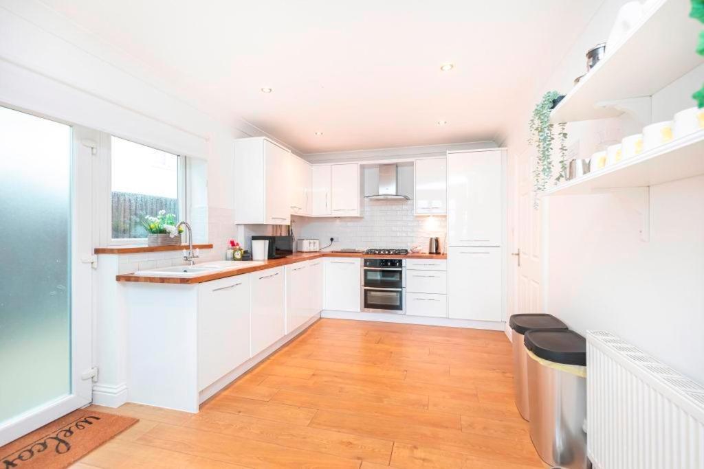 Bournecoast - Clifftop Apartment With Garden -Fm827 Bournemouth Exterior foto